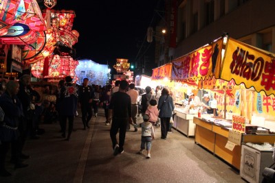 福野夜高祭りと賑わい